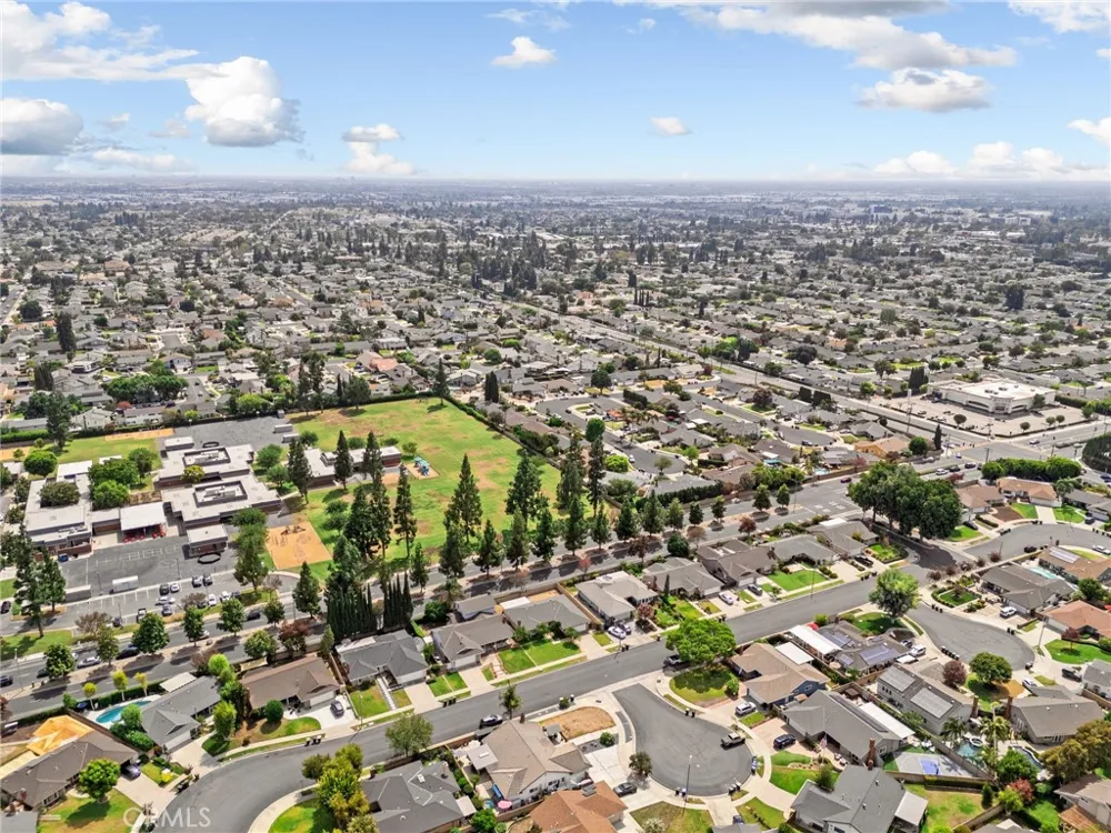 302 Sarah Avenue Placentia, CA 92870