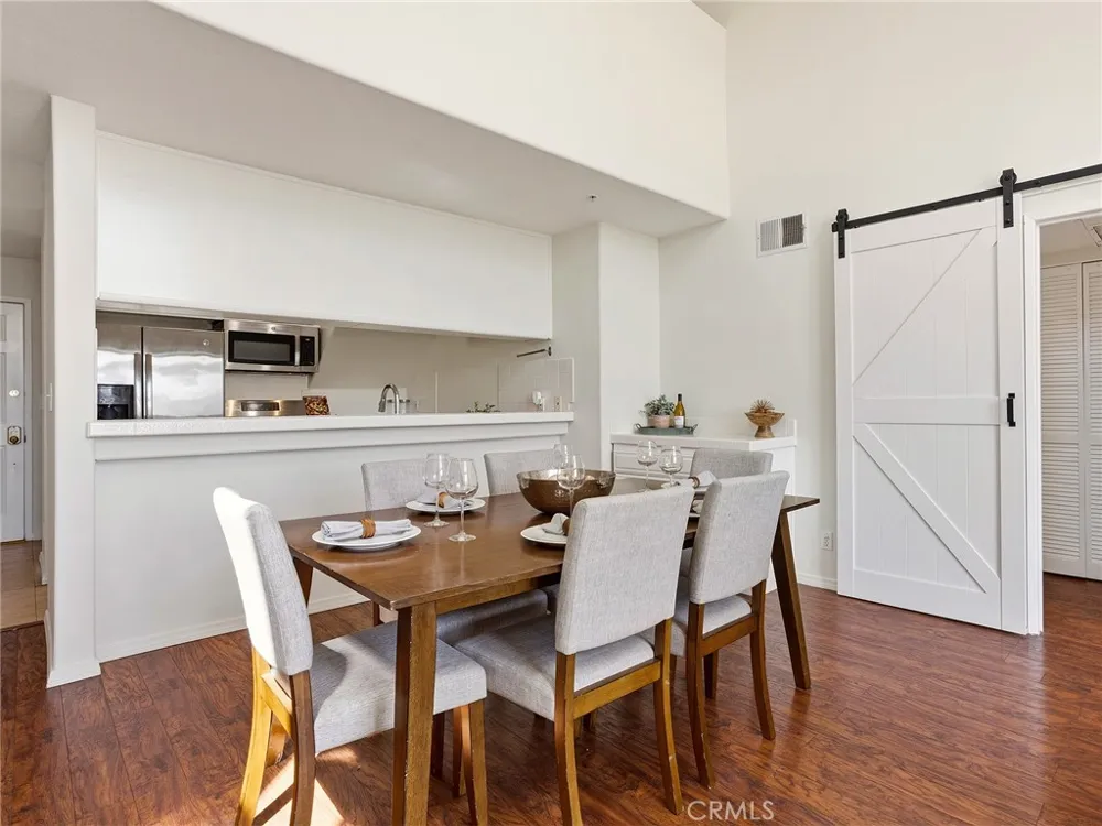 11044 Acama Street #302 Studio City, CA 91602