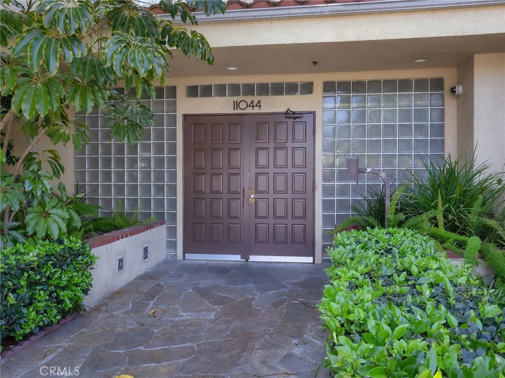 11044 Acama Street #302 Studio City, CA 91602