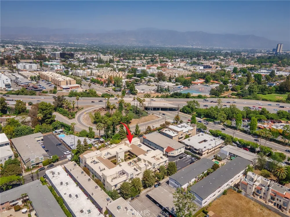 11044 Acama Street #302 Studio City, CA 91602
