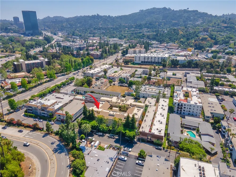 11044 Acama Street #302 Studio City, CA 91602