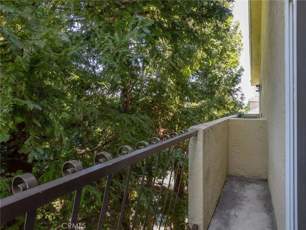 11044 Acama Street #302 Studio City, CA 91602