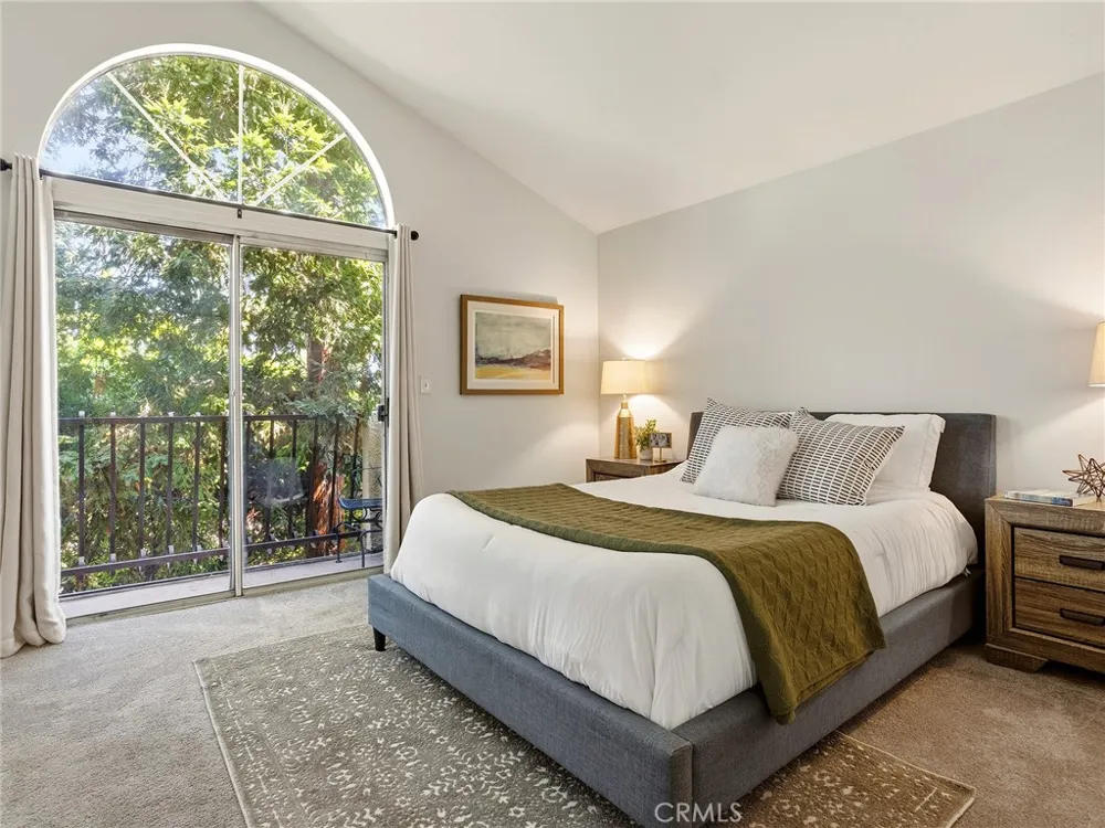 11044 Acama Street #302 Studio City, CA 91602
