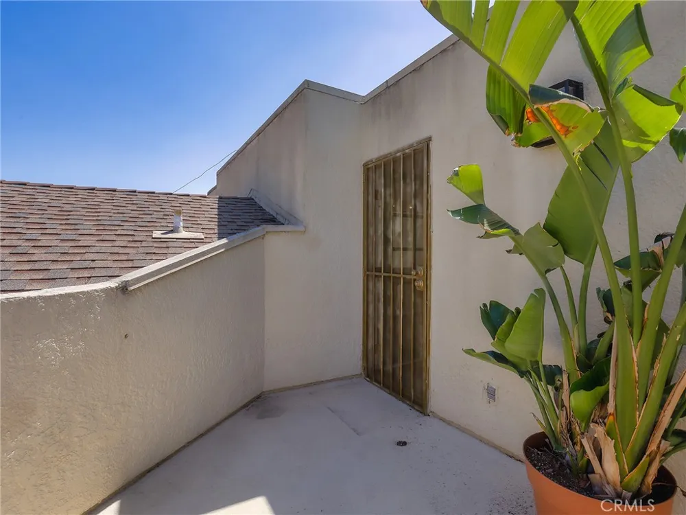 11044 Acama Street #302 Studio City, CA 91602