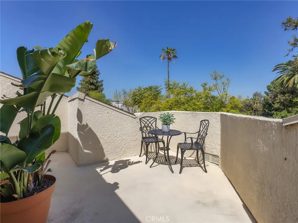 11044 Acama Street #302 Studio City, CA 91602