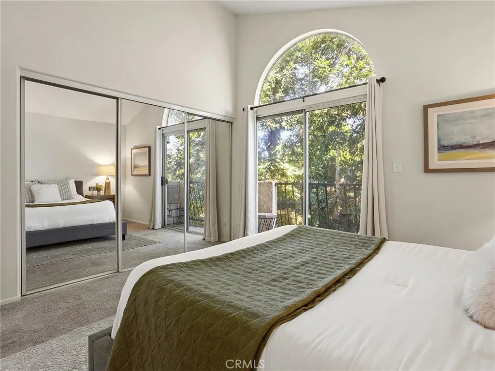 11044 Acama Street #302 Studio City, CA 91602