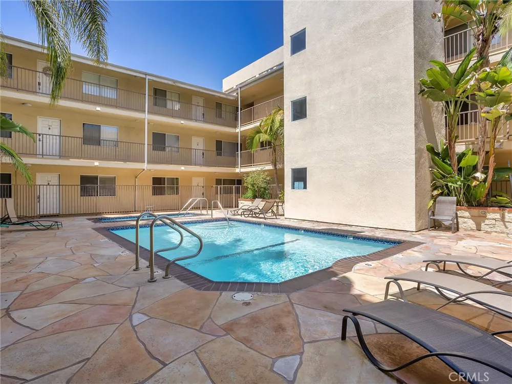 11044 Acama Street #302 Studio City, CA 91602