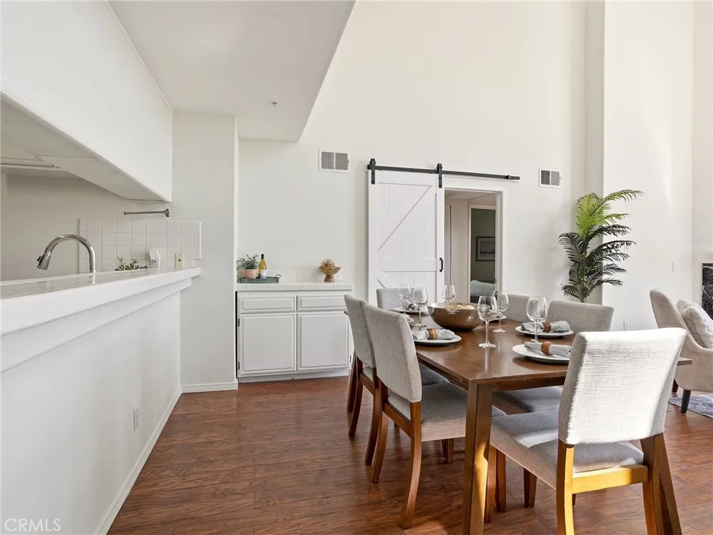 11044 Acama Street #302 Studio City, CA 91602