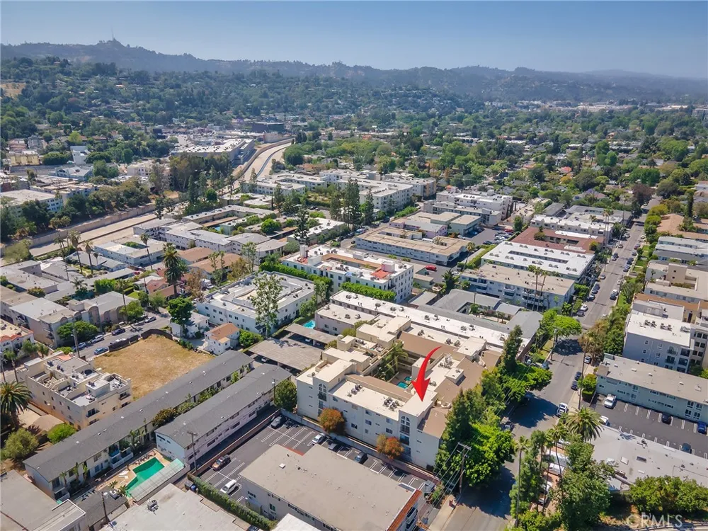 11044 Acama Street #302 Studio City, CA 91602