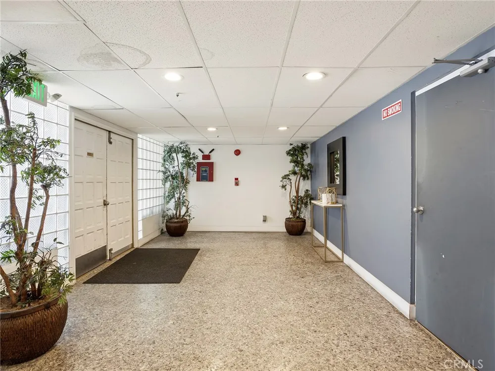 11044 Acama Street #302 Studio City, CA 91602