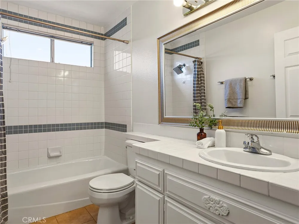 11044 Acama Street #302 Studio City, CA 91602