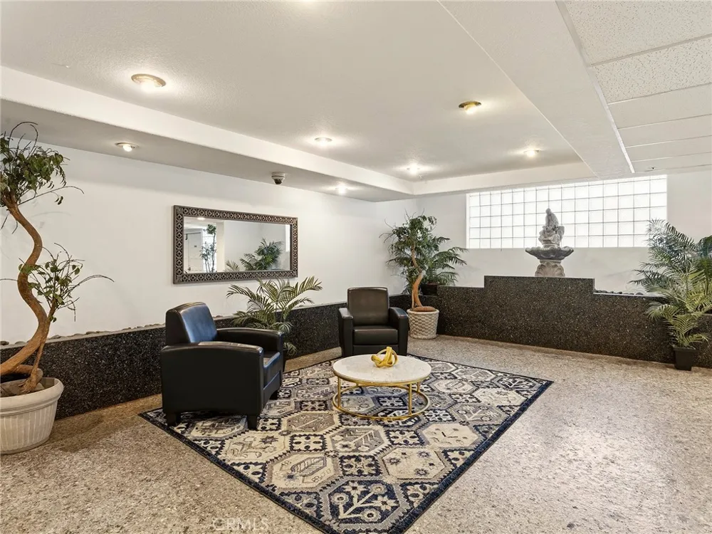 11044 Acama Street #302 Studio City, CA 91602