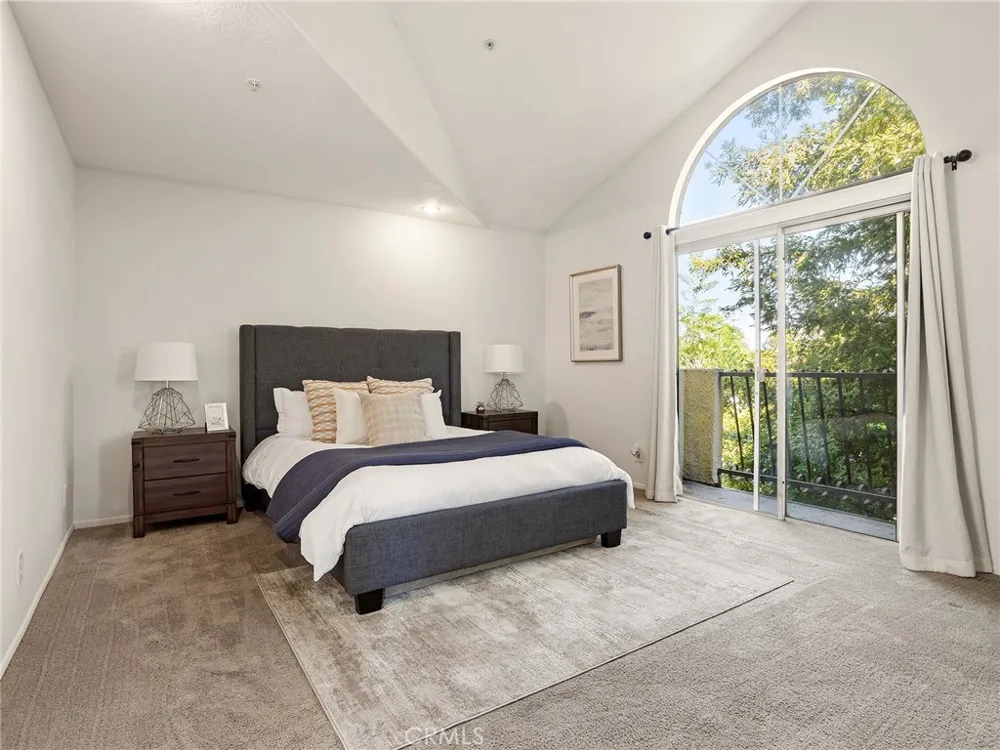 11044 Acama Street #302 Studio City, CA 91602