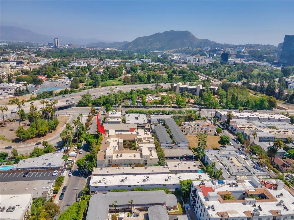 11044 Acama Street #302 Studio City, CA 91602