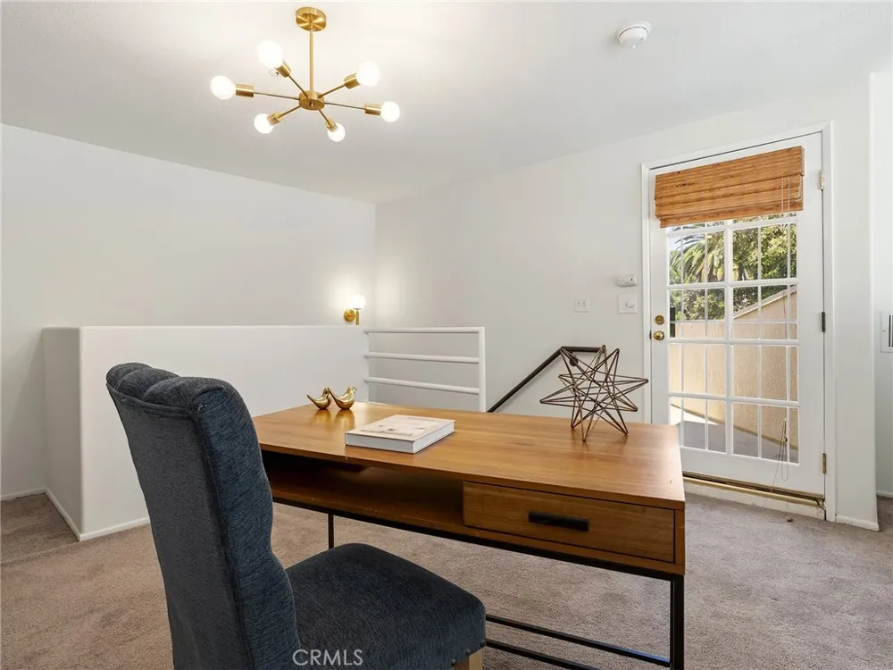 11044 Acama Street #302 Studio City, CA 91602