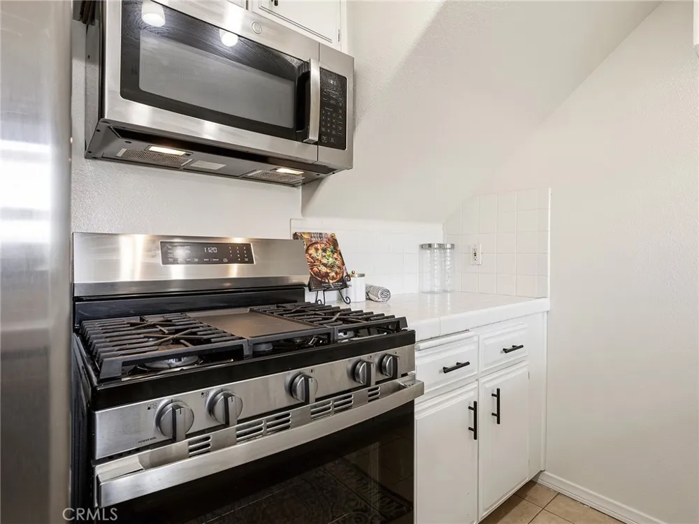 11044 Acama Street #302 Studio City, CA 91602