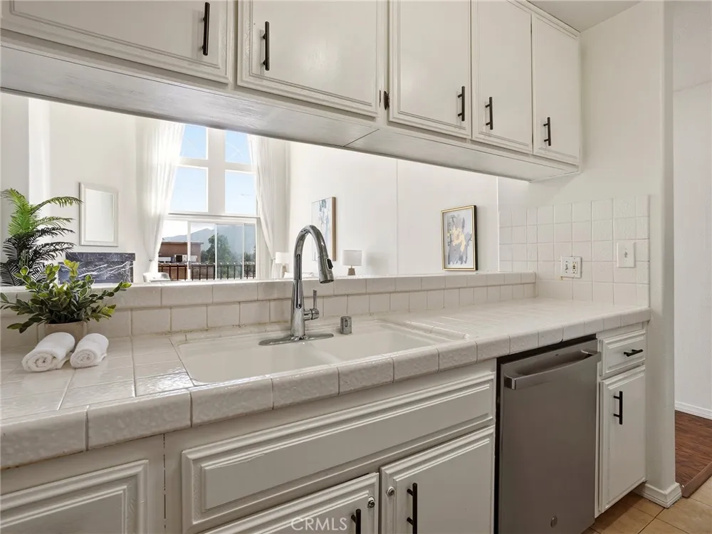 11044 Acama Street #302 Studio City, CA 91602