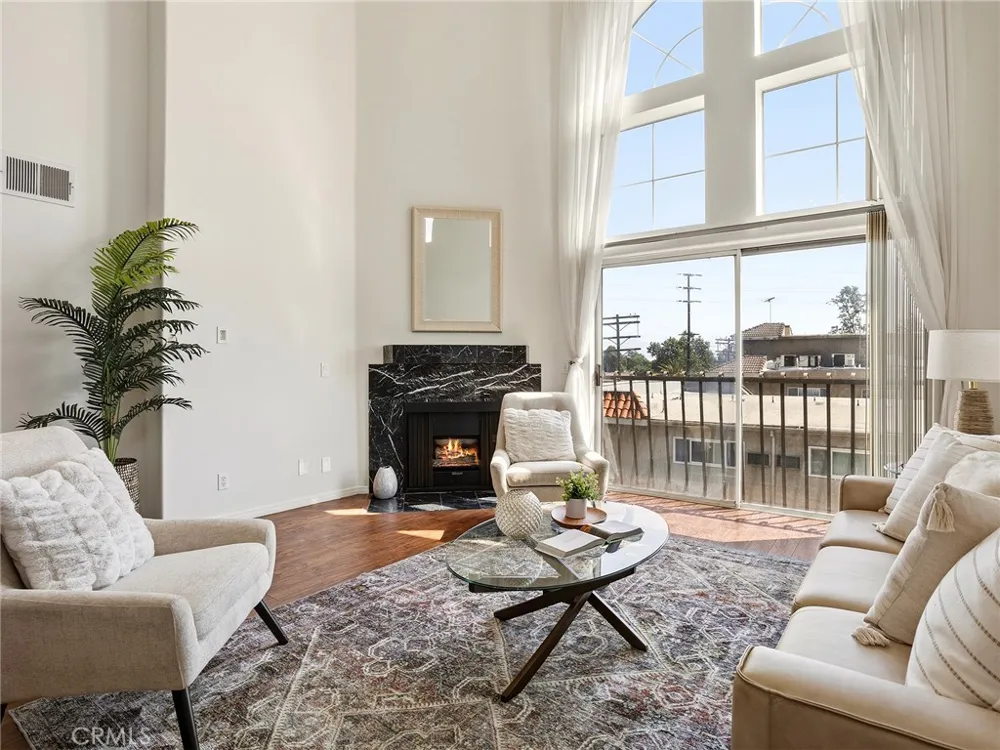 11044 Acama Street #302 Studio City, CA 91602