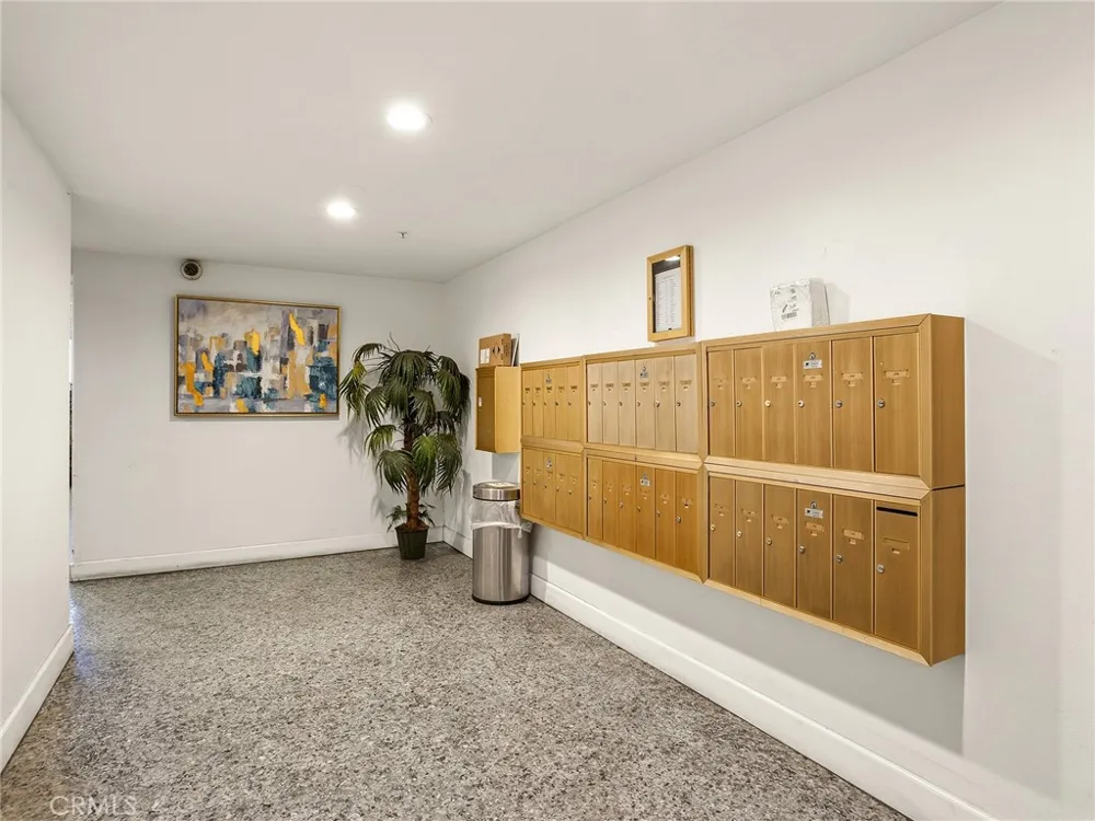 11044 Acama Street #302 Studio City, CA 91602