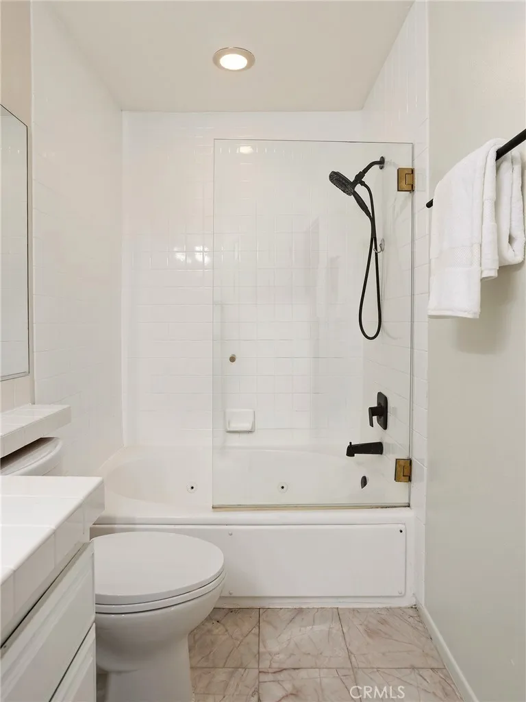 11044 Acama Street #302 Studio City, CA 91602