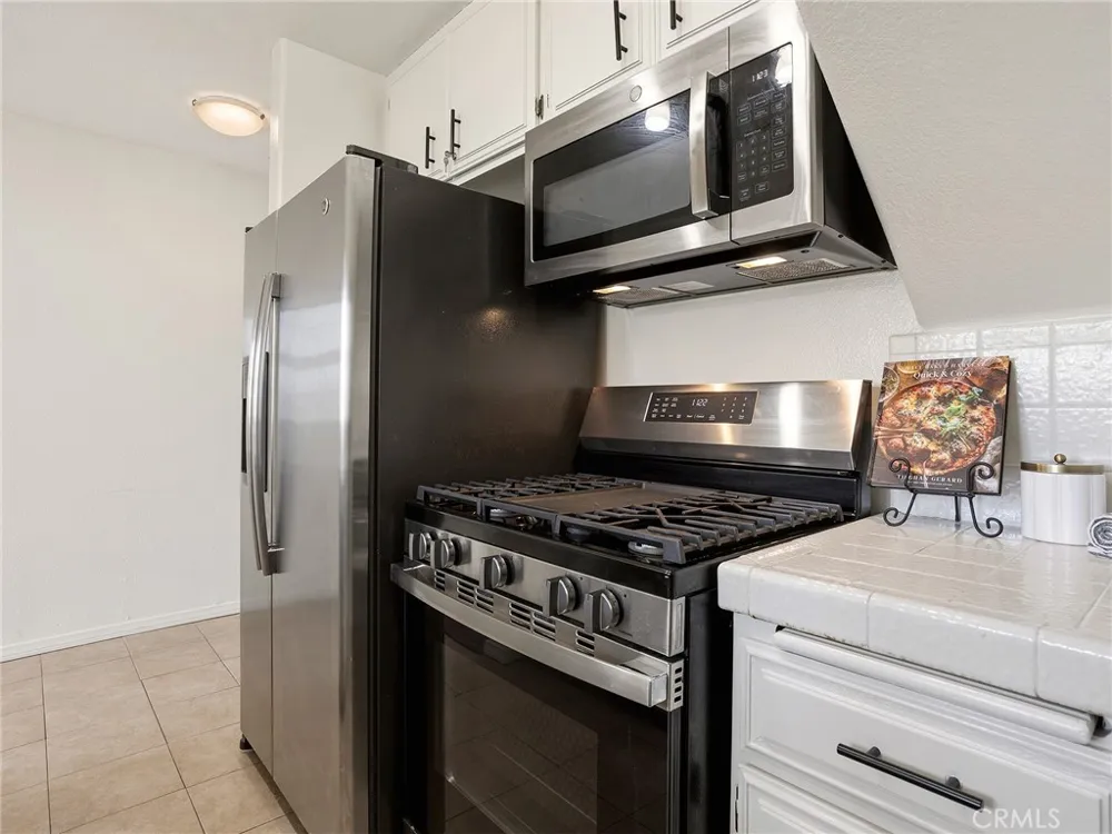 11044 Acama Street #302 Studio City, CA 91602