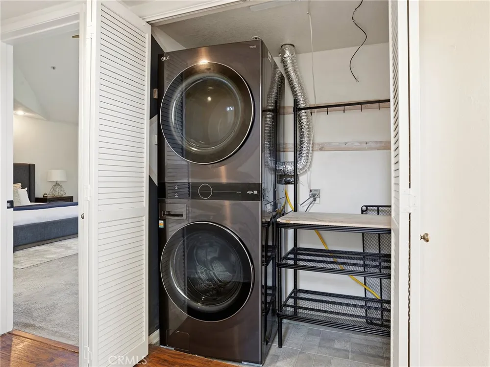 11044 Acama Street #302 Studio City, CA 91602