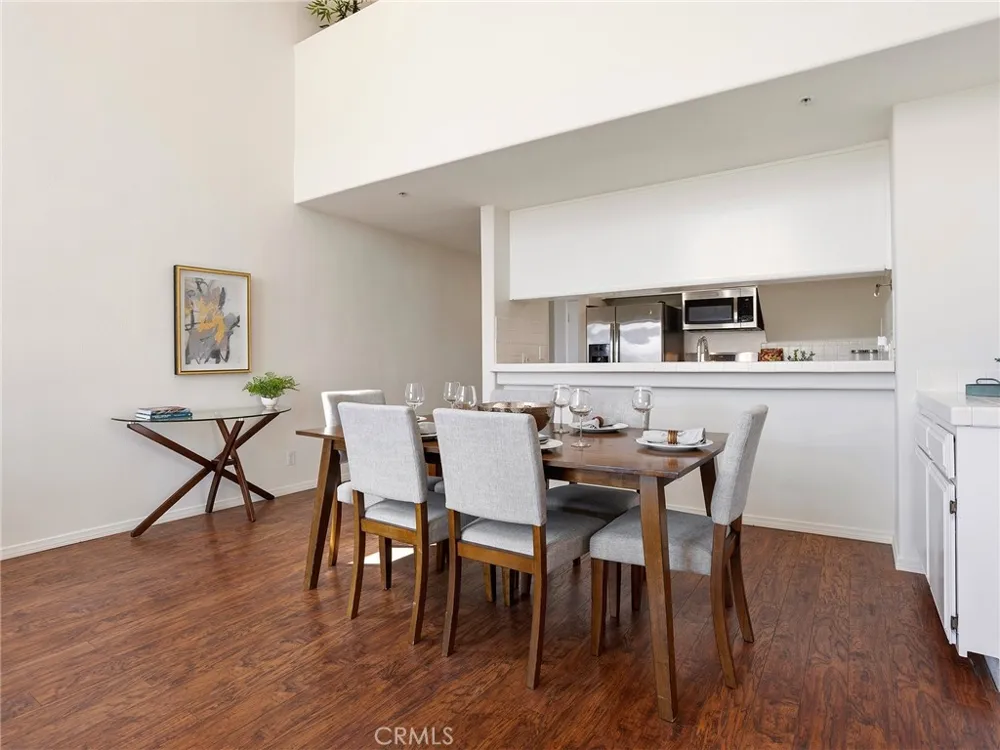 11044 Acama Street #302 Studio City, CA 91602