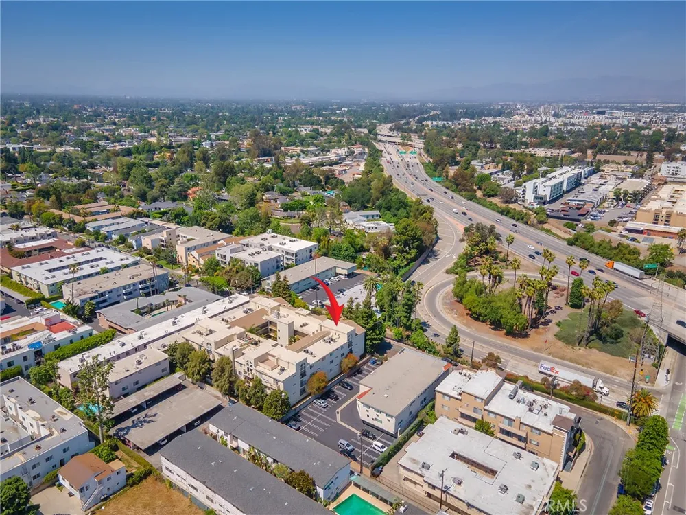 11044 Acama Street #302 Studio City, CA 91602