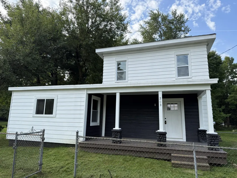 203 E Commercial Street Norvell, MI 49263