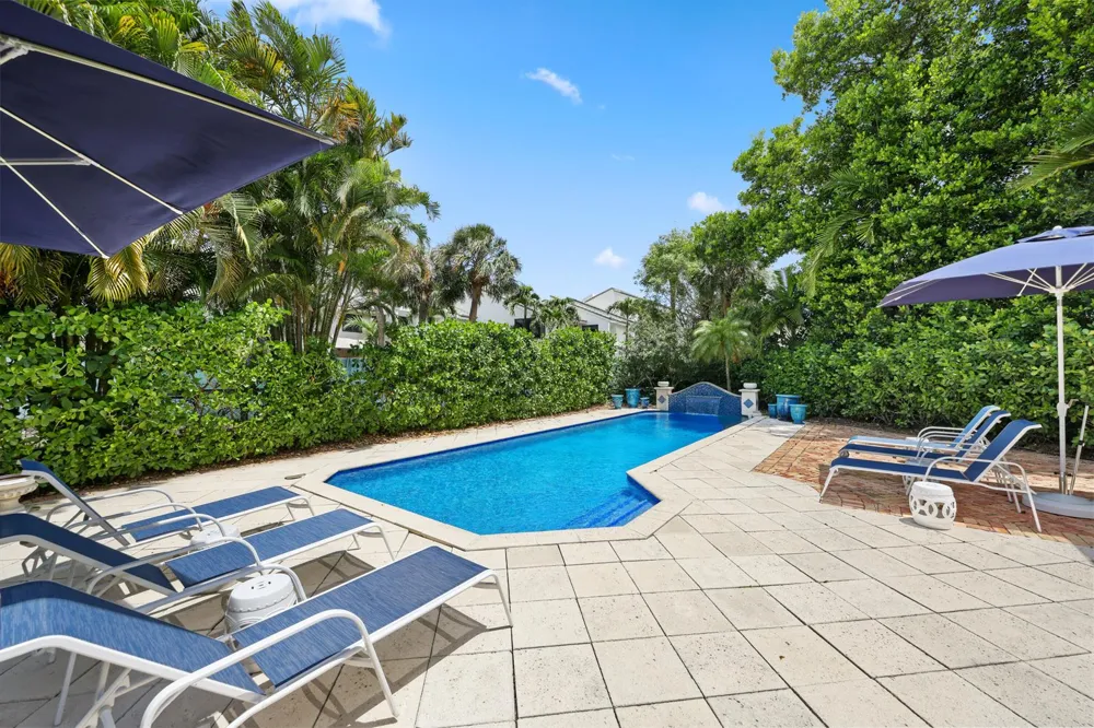 1019 Grand Court Highland Beach, FL 33487