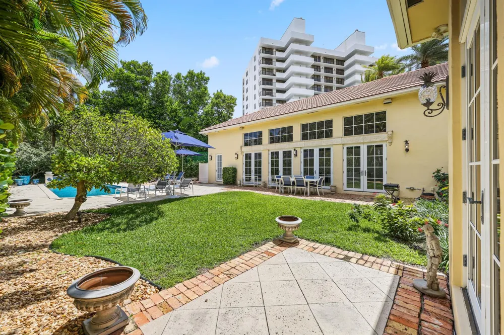 1019 Grand Court Highland Beach, FL 33487