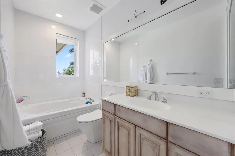 1019 Grand Court Highland Beach, FL 33487