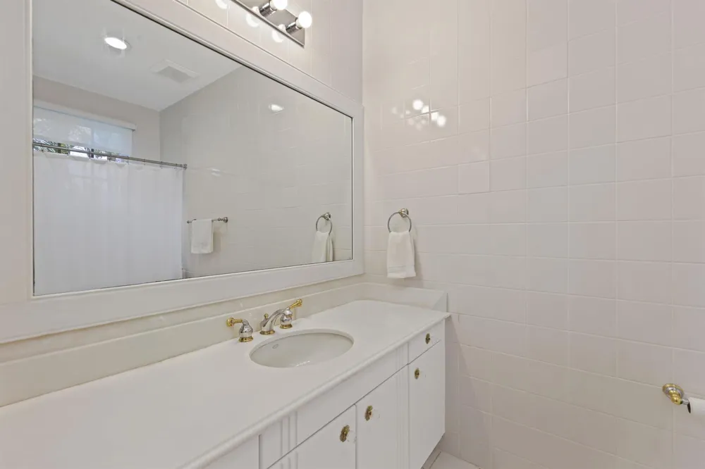 1019 Grand Court Highland Beach, FL 33487