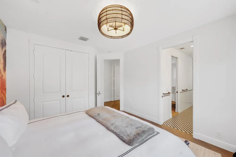 1019 Grand Court Highland Beach, FL 33487