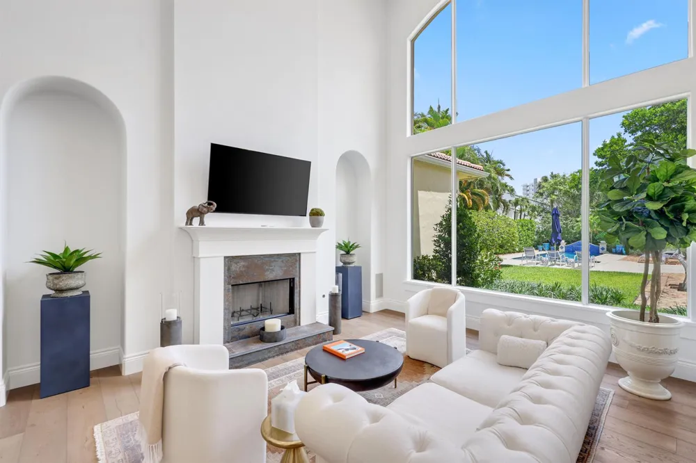 1019 Grand Court Highland Beach, FL 33487