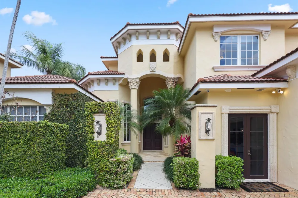 1019 Grand Court Highland Beach, FL 33487