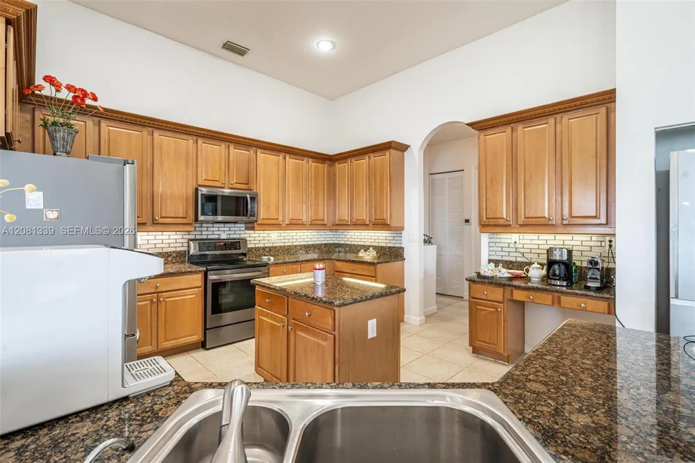 18633 SW 24th St Miramar, FL 33029