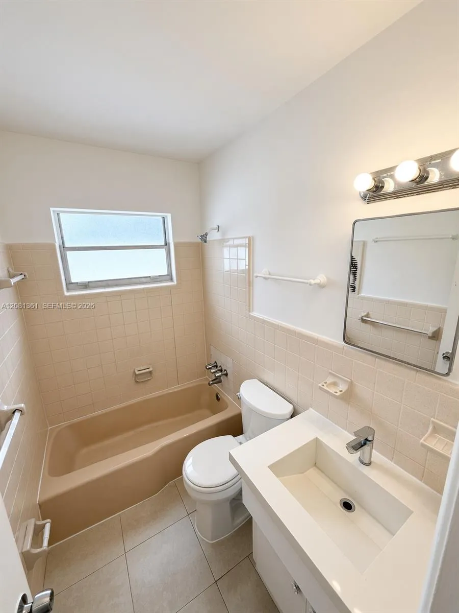 315 NW 32nd St #315 Oakland Park, FL 33309