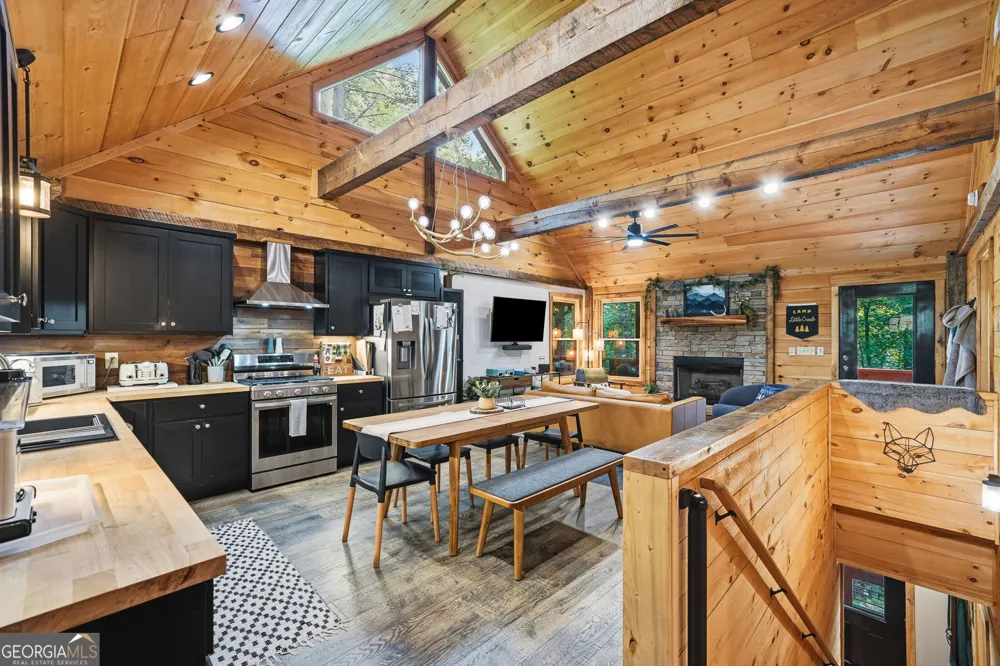 681 Catawba CIR Ellijay, GA 30540