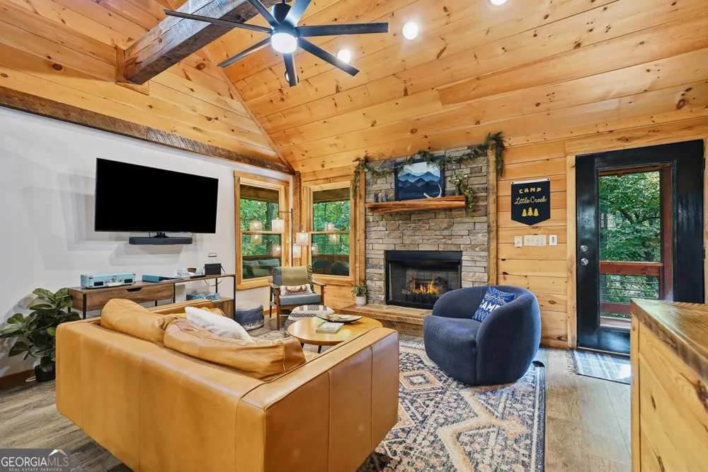 681 Catawba CIR Ellijay, GA 30540