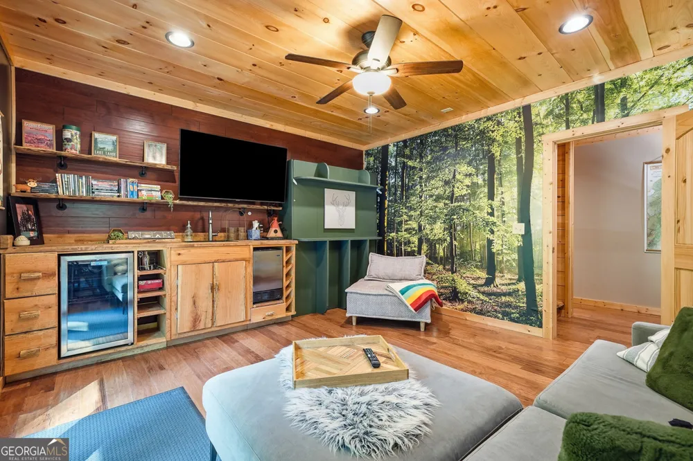 681 Catawba CIR Ellijay, GA 30540
