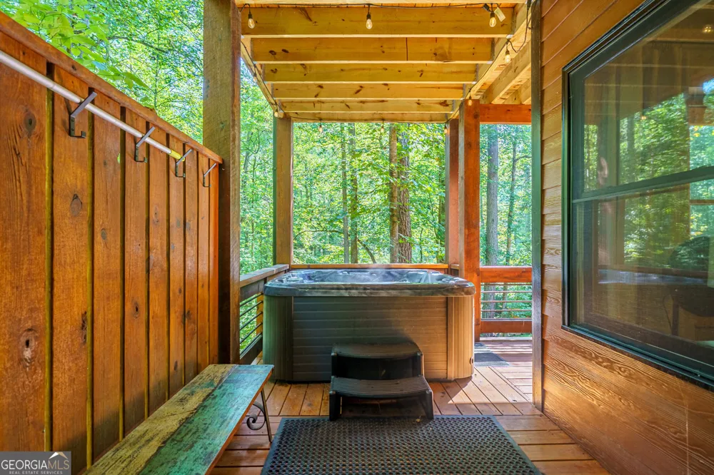681 Catawba CIR Ellijay, GA 30540
