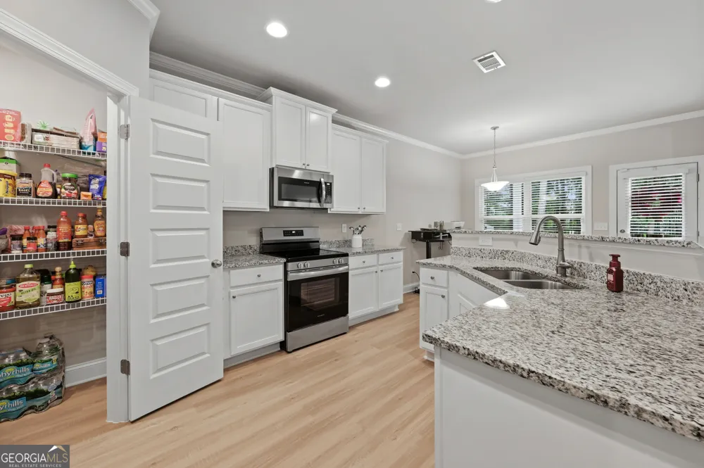 656 East Lake RD McDonough, GA 30252