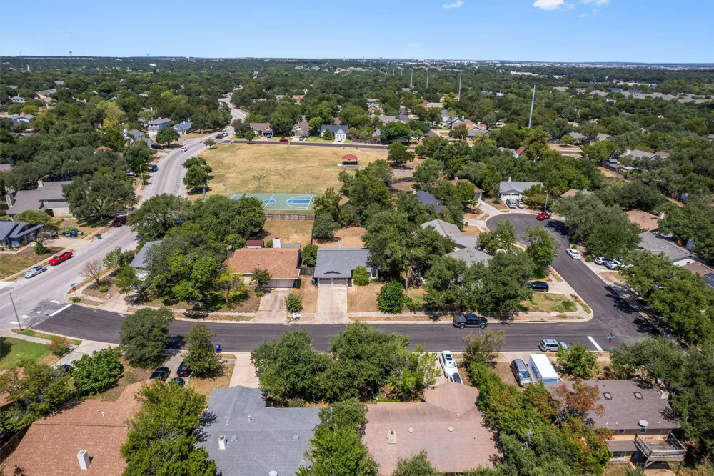 705 Chestnut Crossing Cedar Park, TX 78613