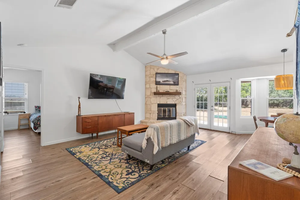 705 Chestnut Crossing Cedar Park, TX 78613