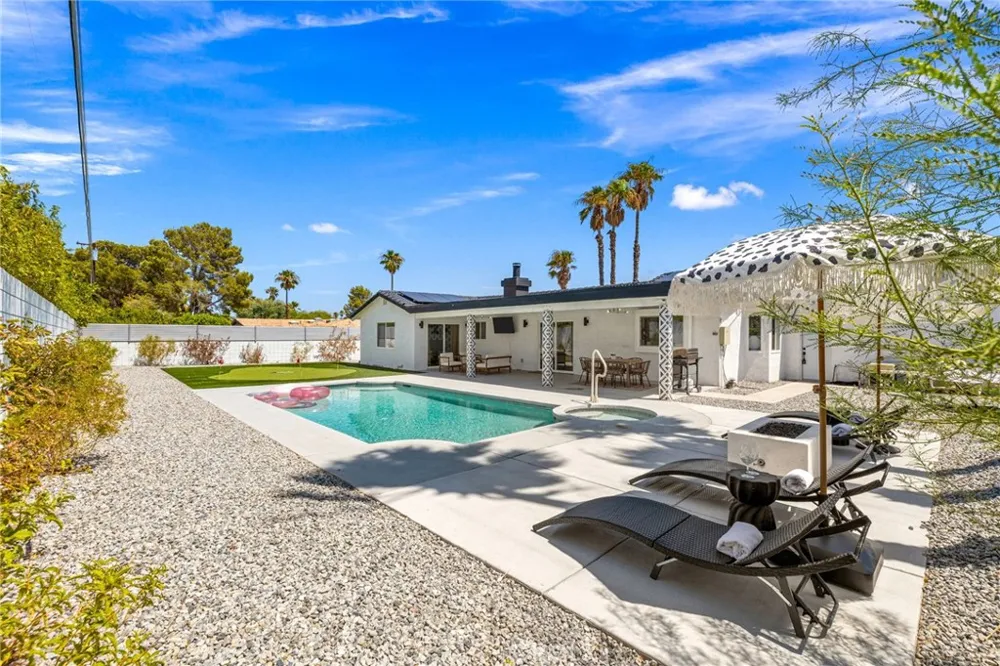 3030 E Vincentia Palm Springs, CA 92262