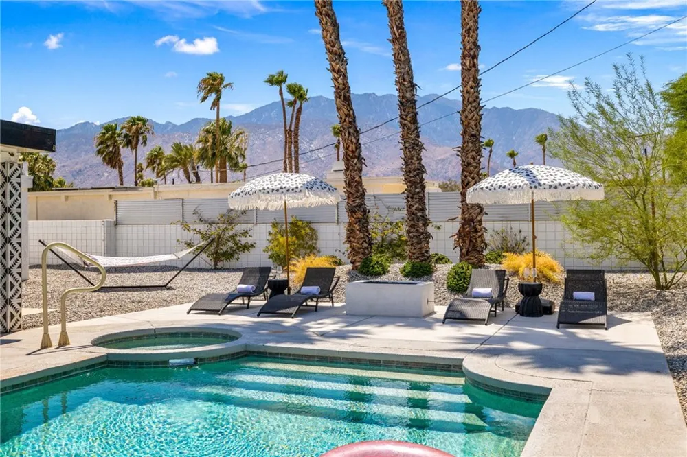 3030 E Vincentia Palm Springs, CA 92262