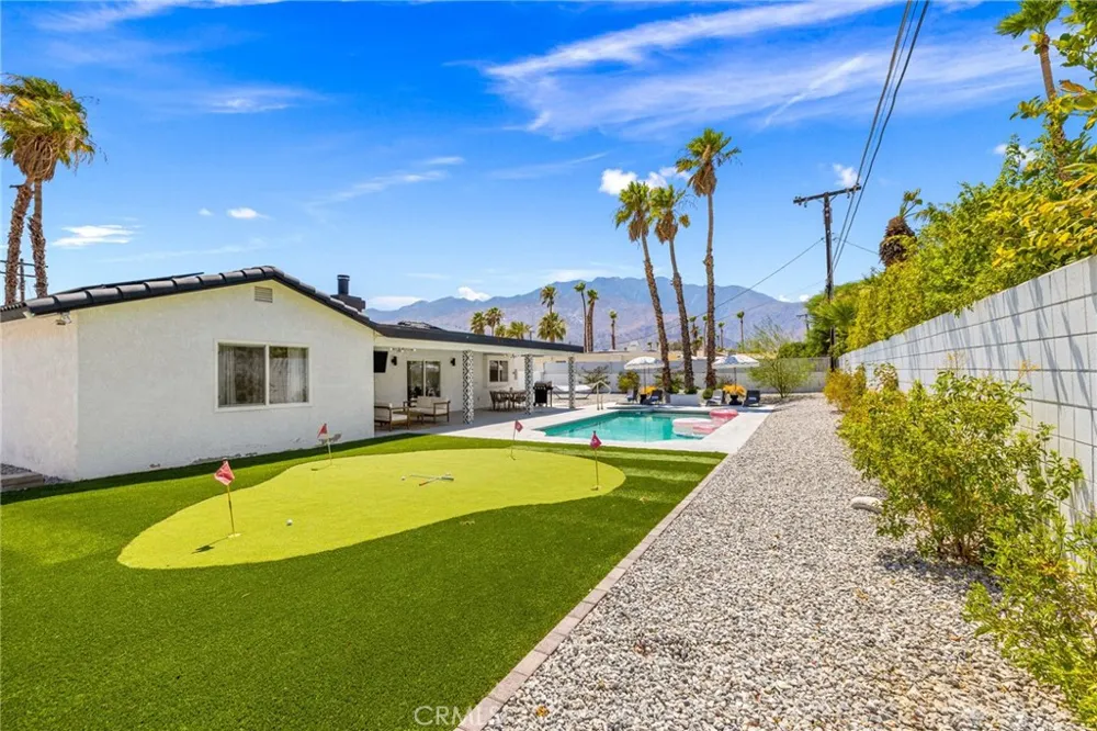 3030 E Vincentia Palm Springs, CA 92262