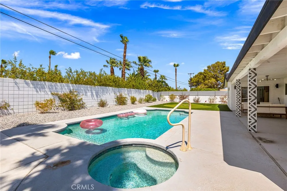 3030 E Vincentia Palm Springs, CA 92262