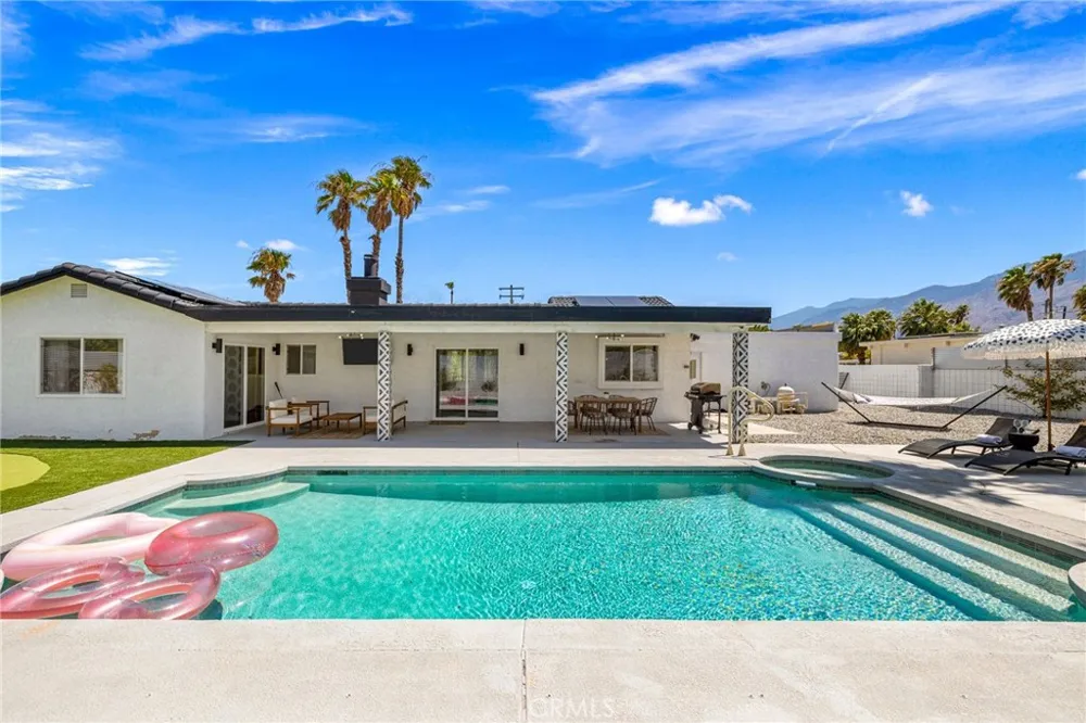 3030 E Vincentia Palm Springs, CA 92262